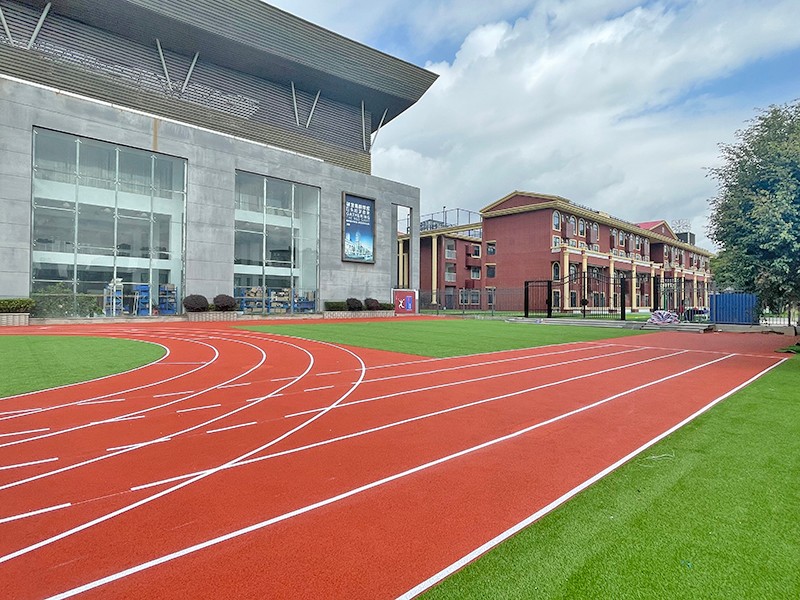 伊思頓公學室外人造草坪